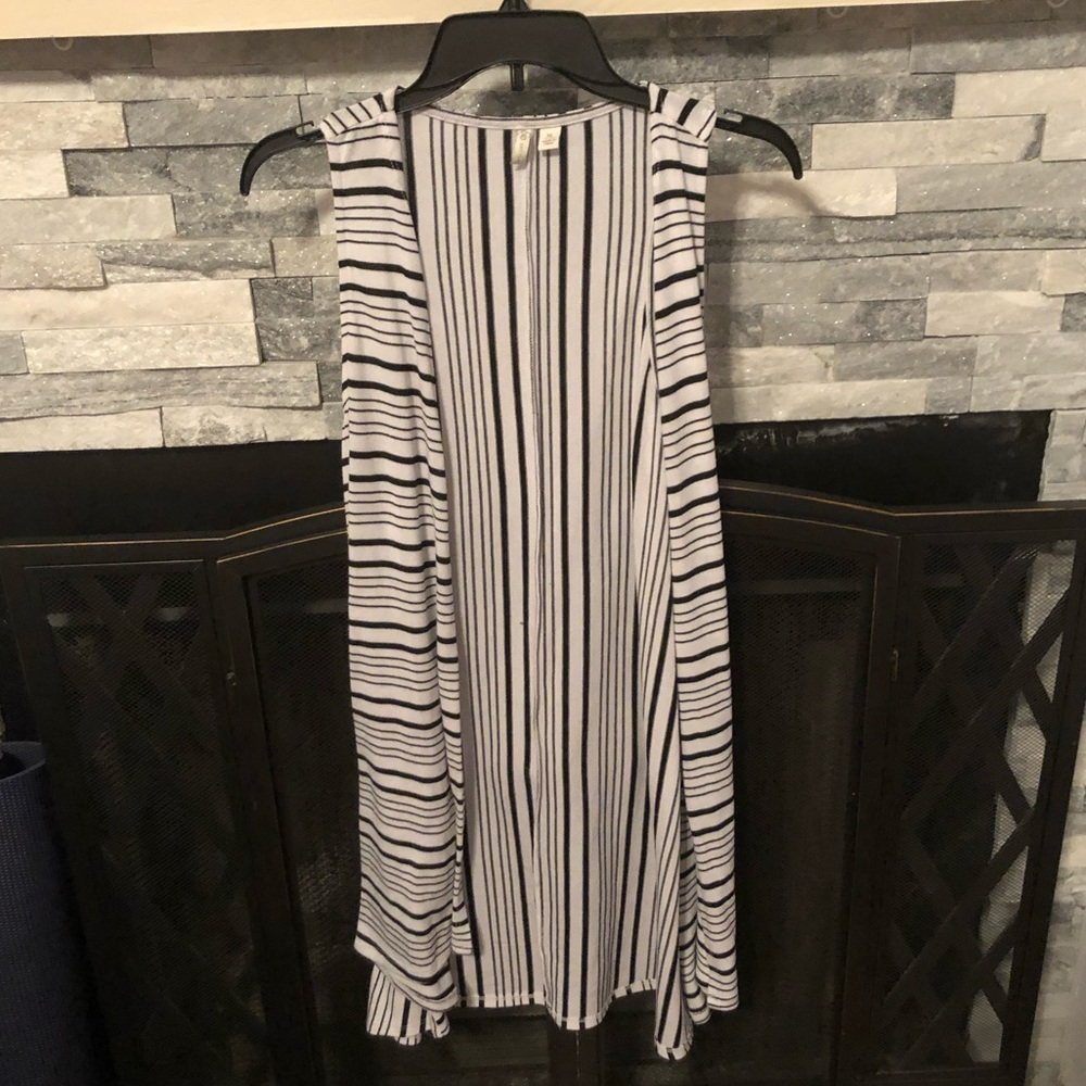 Sleeveless cardigan